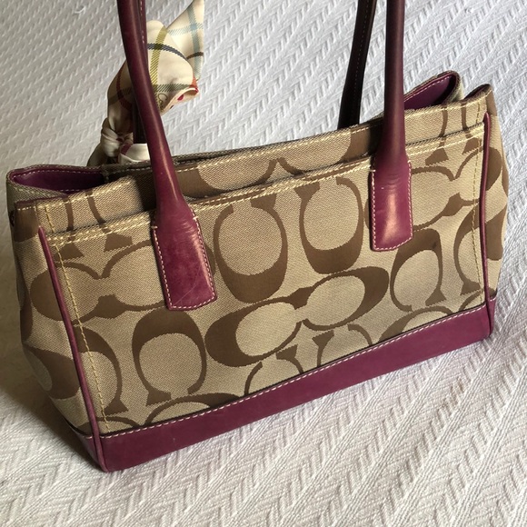 Beautiful Coach Satchel with Scarf and dust cover - Picture 5 of 8